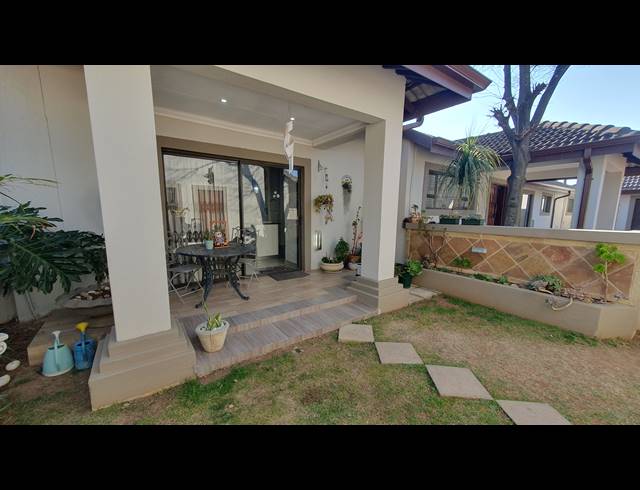 4 BEDROOM FREEHOLD FOR SALE IN BRACKENHURST